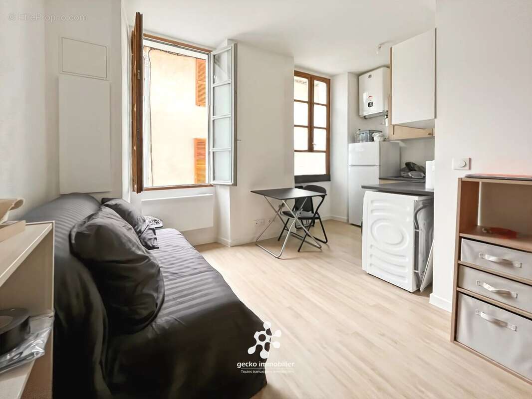 Appartement à CONTES