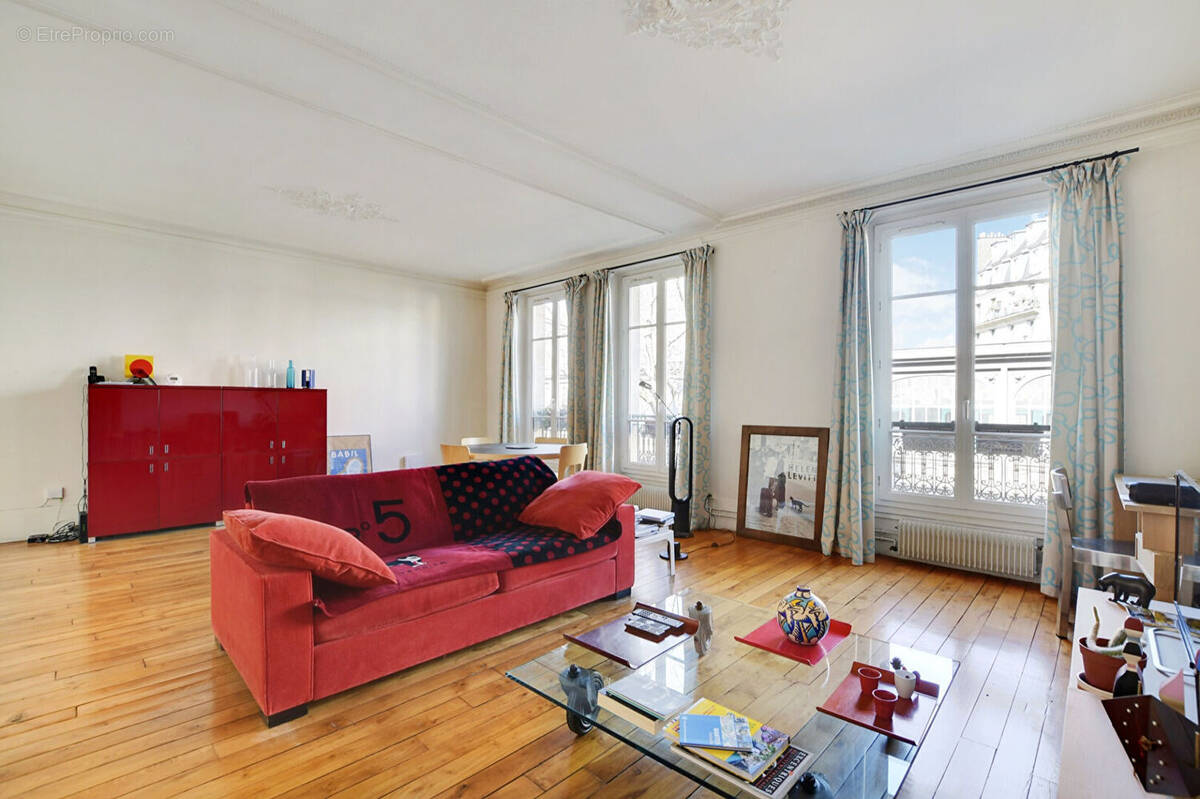Appartement à PARIS-10E