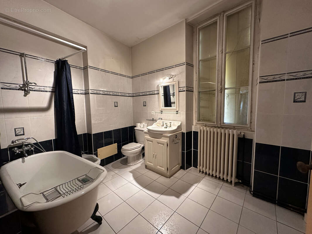 Appartement à LA ROCHE-CHALAIS