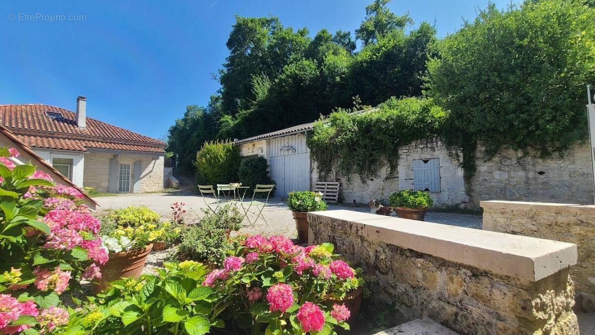 Maison à MONTCUQ