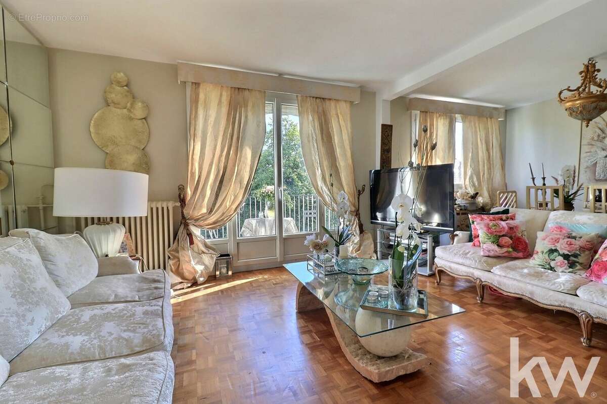 Appartement à LA CELLE-SAINT-CLOUD