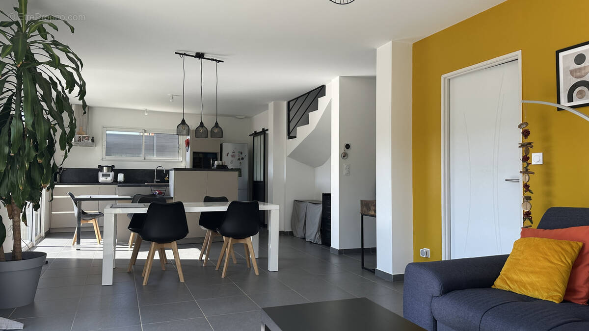 Maison à SOURCIEUX-LES-MINES