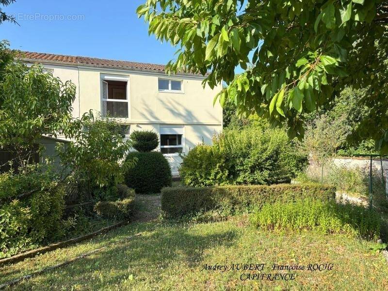 Maison à SAINT-JEAN-D&#039;ANGELY