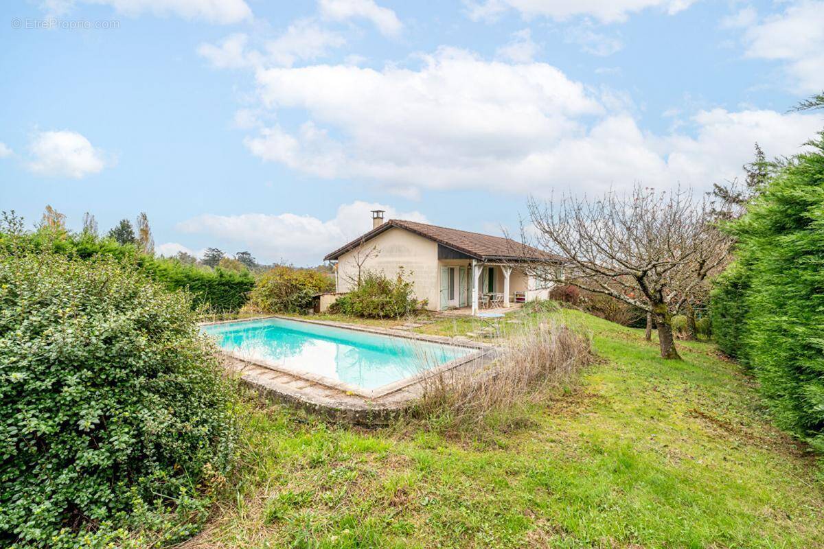 Maison à LA TOUR-DE-SALVAGNY