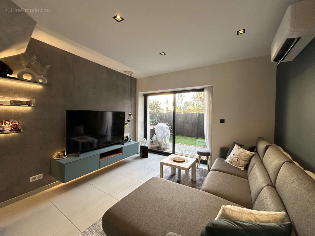 Appartement à GREZIEU-LA-VARENNE