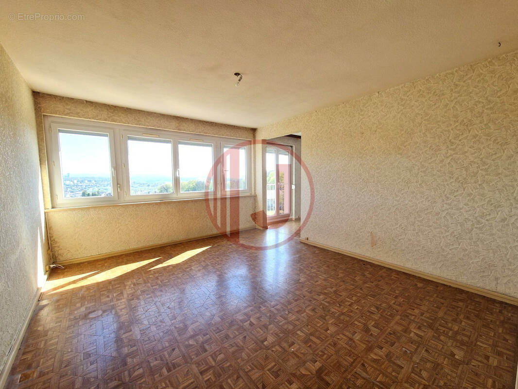 Appartement à GRAND-CHARMONT
