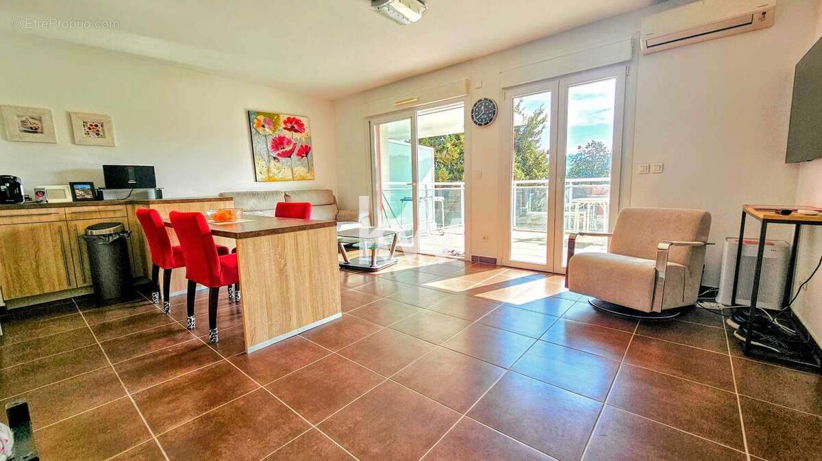 Appartement à VALLAURIS