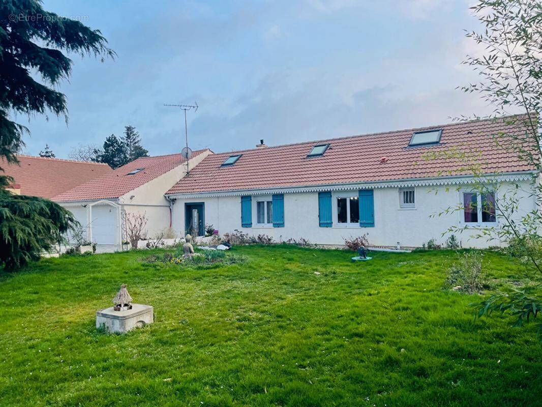 Maison à CHERISY