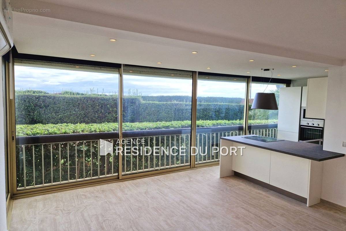 Appartement à MANDELIEU-LA-NAPOULE