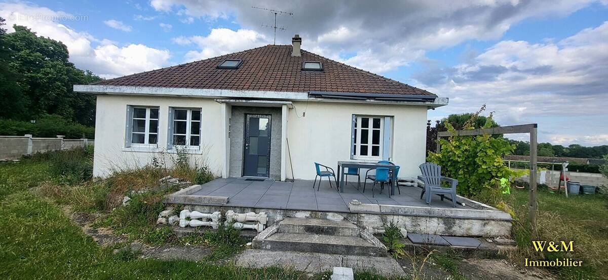 Maison à CERNY