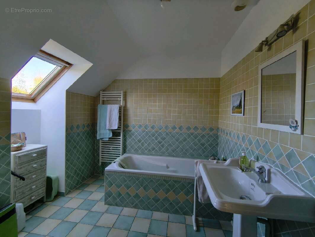 Maison à VALLANGOUJARD
