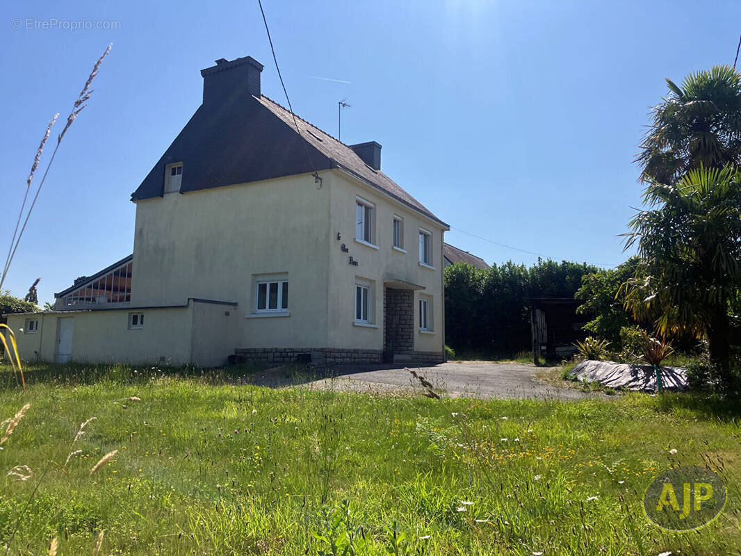 Maison à PLUHERLIN