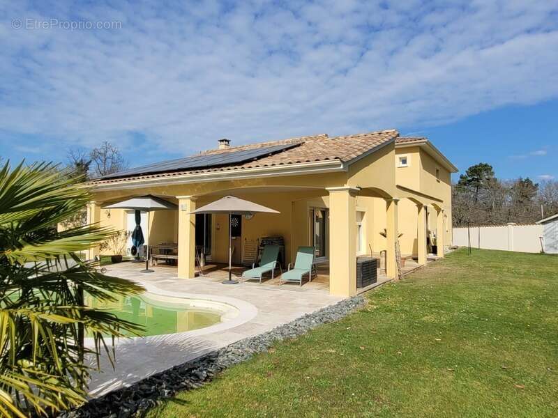 Maison à NEUVIC