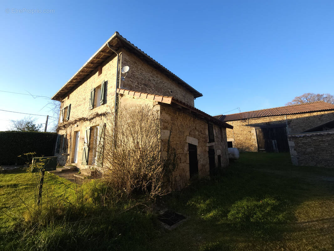 Maison à PEYRILHAC