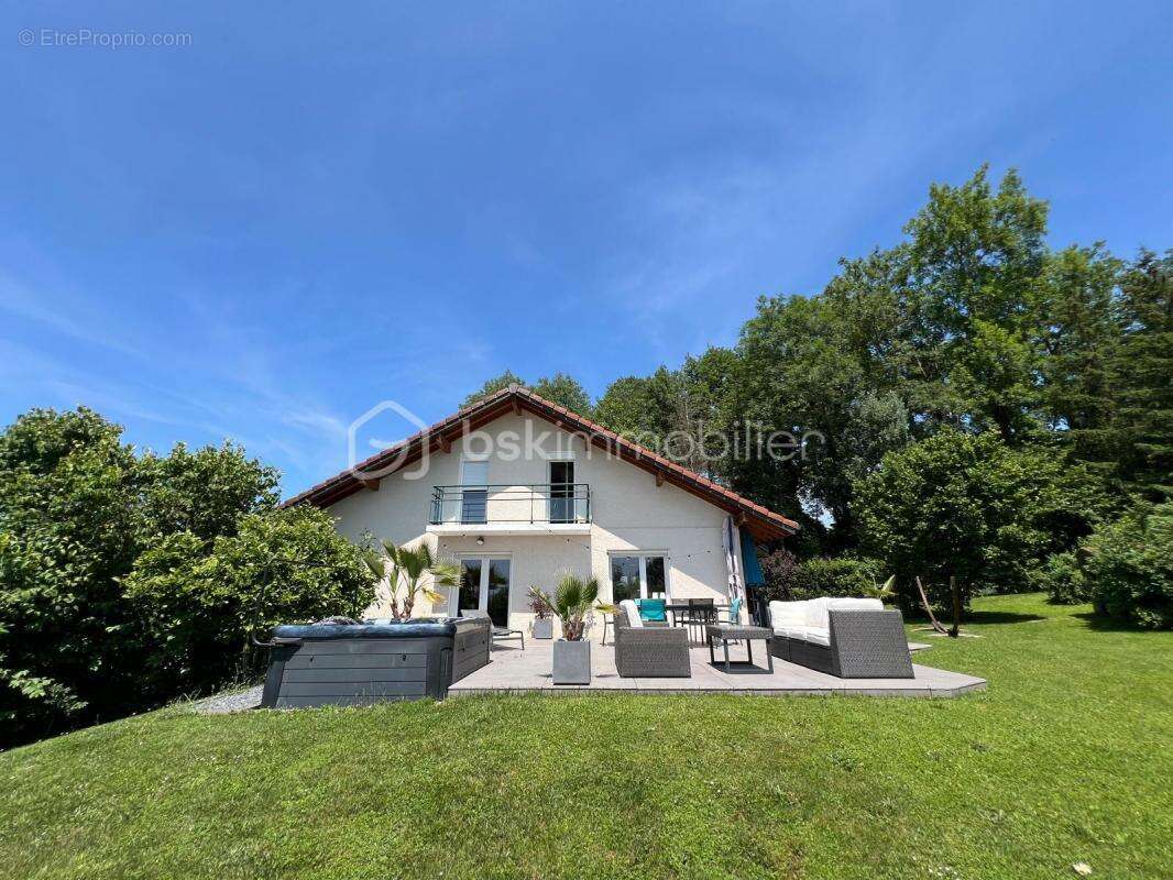 Maison à CHAPEIRY