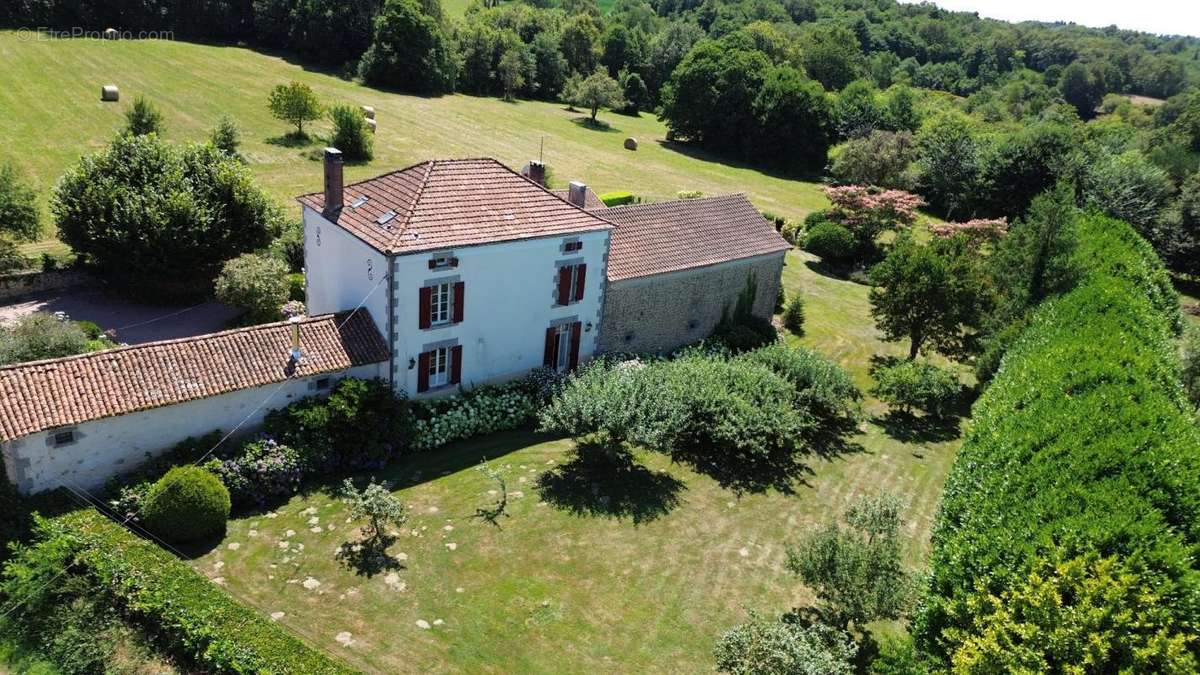Maison à CHAMPNIERS-ET-REILHAC