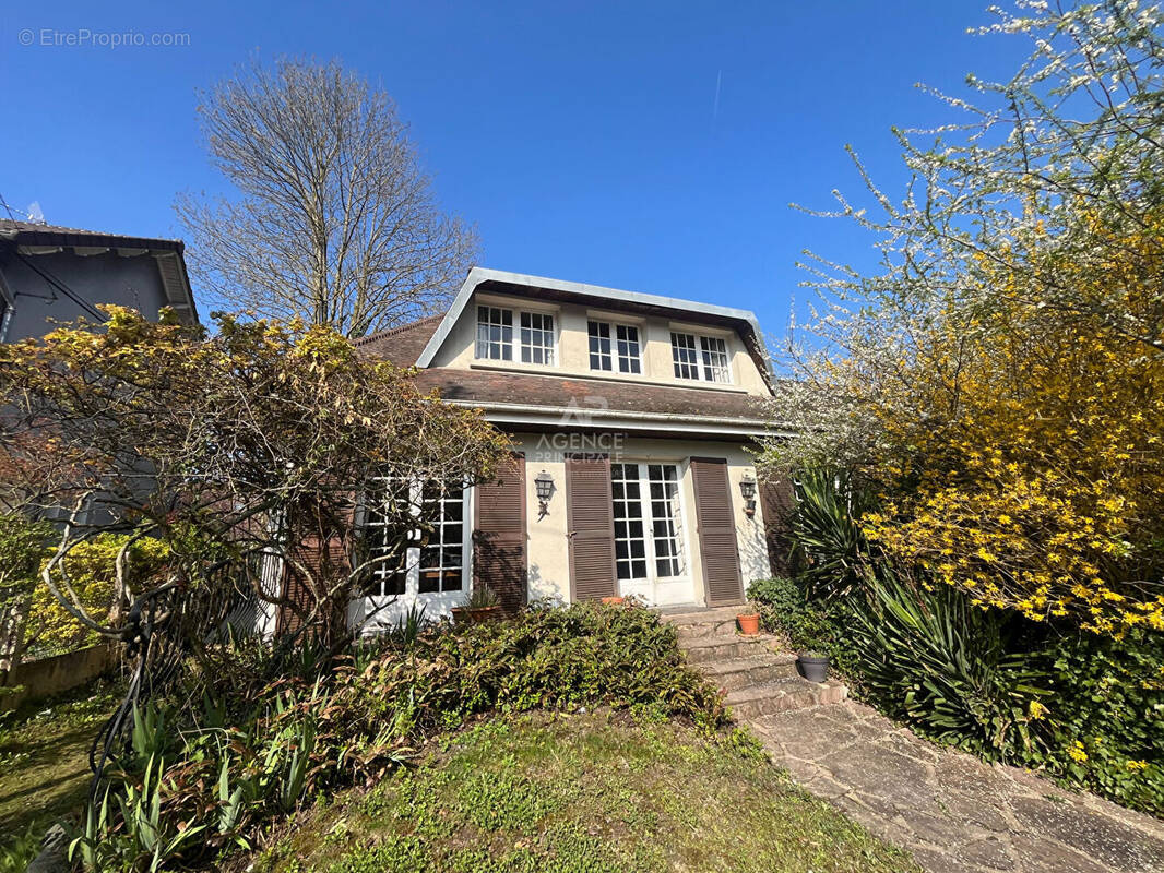 Maison à PONTOISE