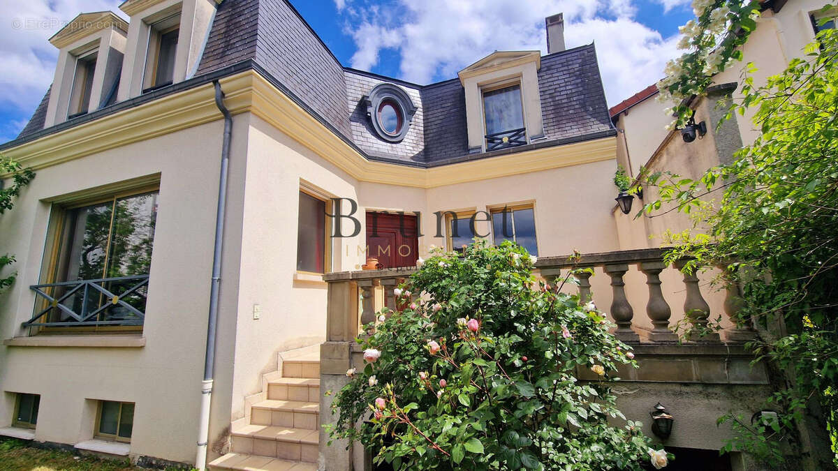 Maison à SAINT-MAUR-DES-FOSSES