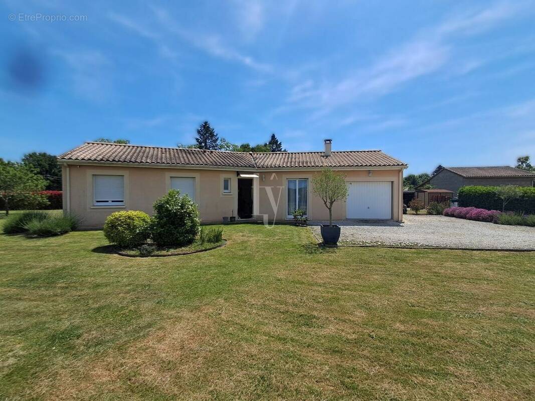 Maison à CHAMPNIERS-ET-REILHAC