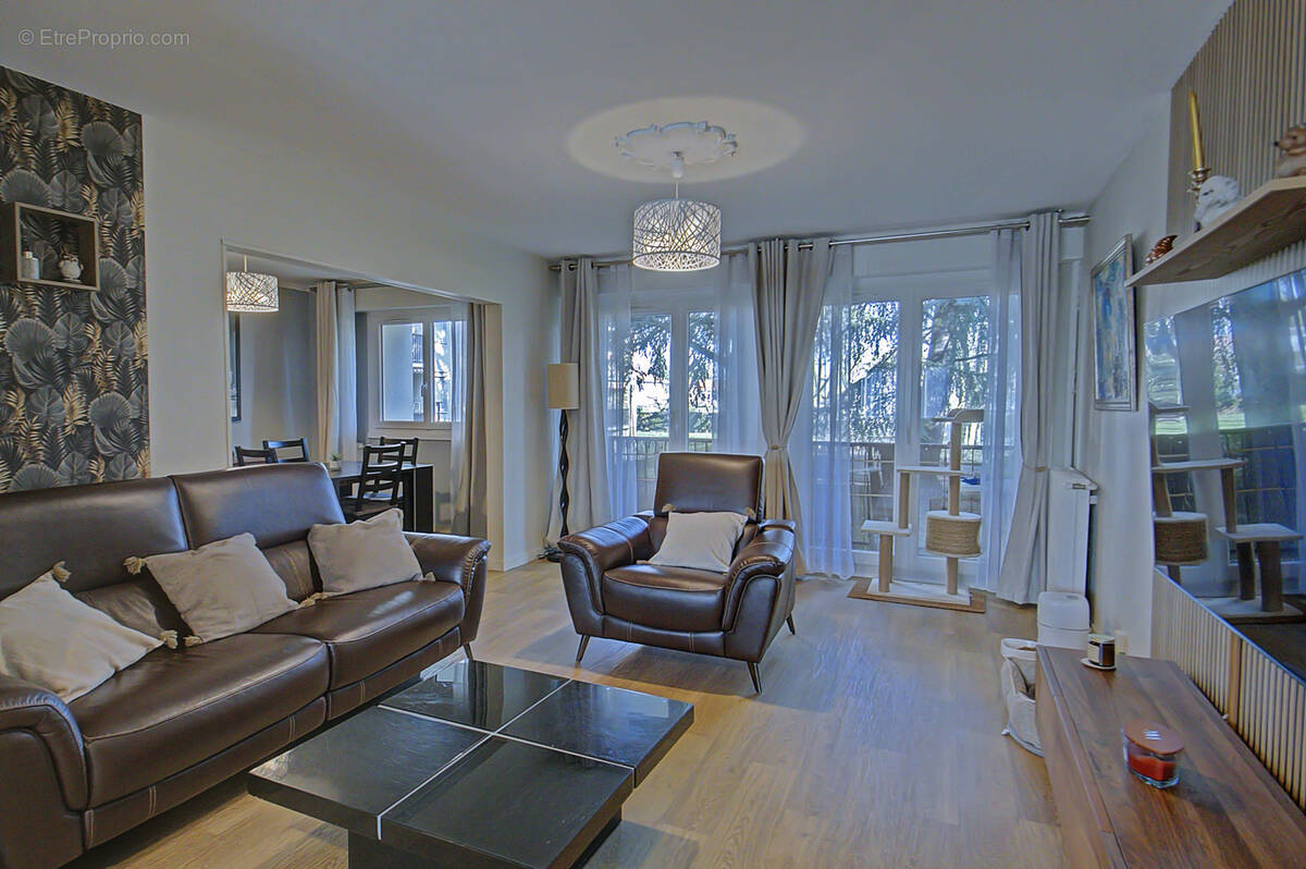Appartement à MEYZIEU