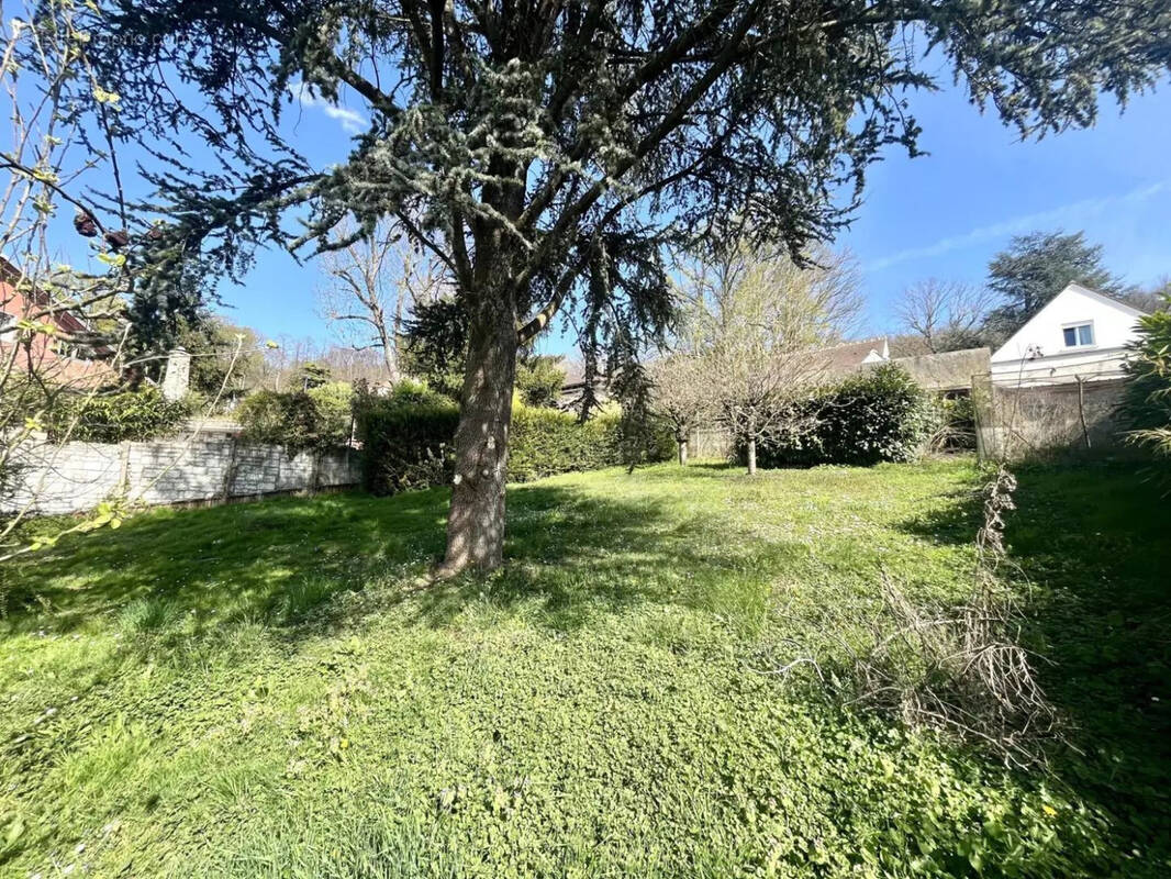 Terrain à MONTLIGNON