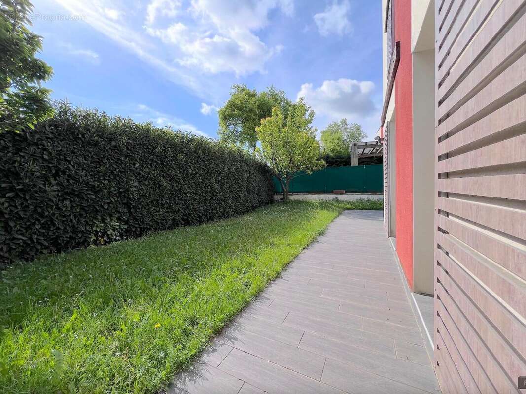   - Maison à DECINES-CHARPIEU
