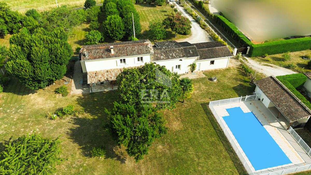 Maison à PINEUILH