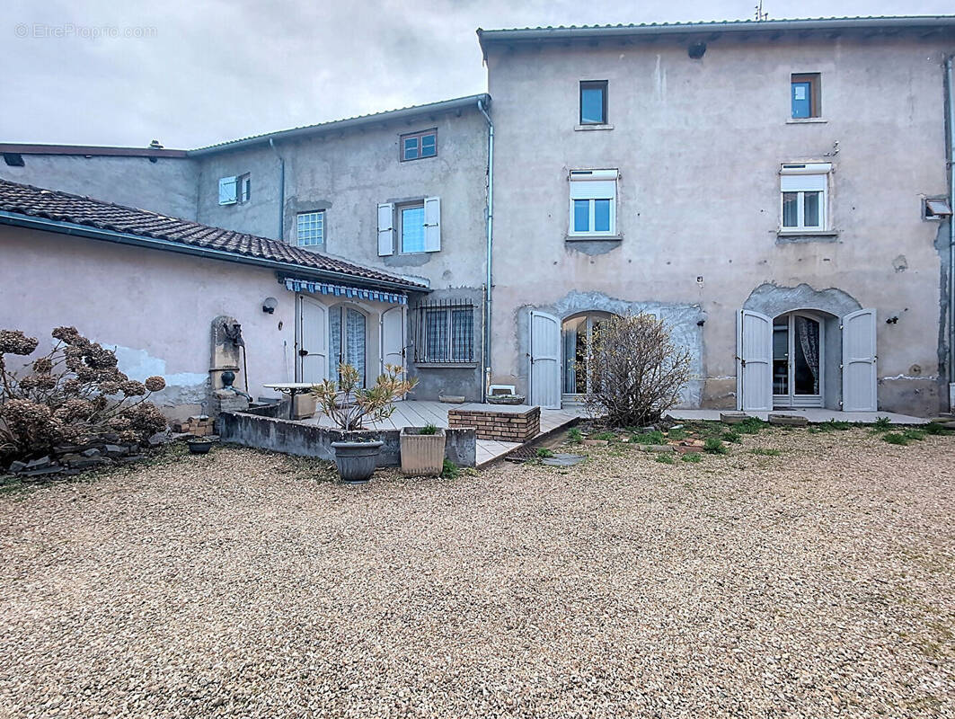 Maison à SAINT-ETIENNE-DES-OULLIERES