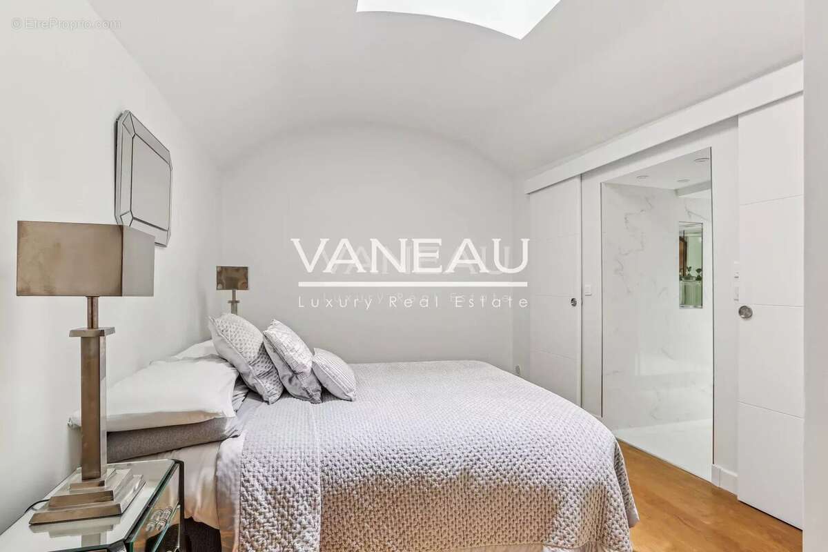 Appartement à PARIS-8E