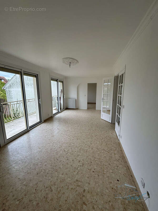 Appartement à LARDY