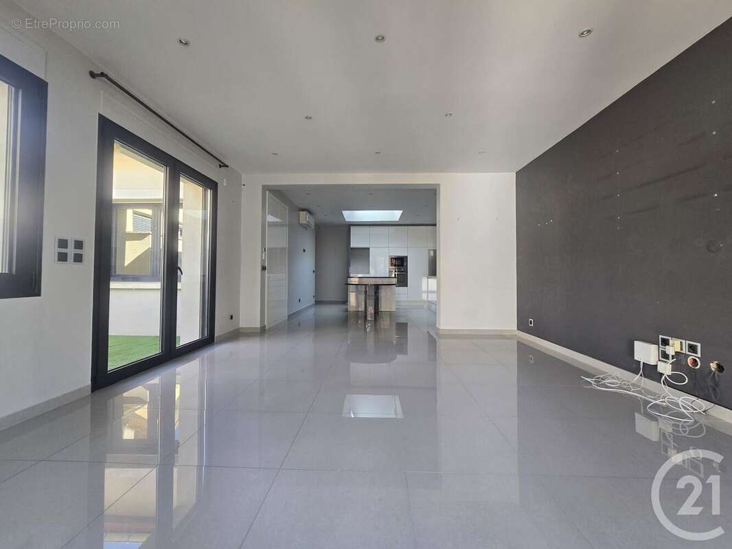 Appartement à SAINT-MAUR-DES-FOSSES