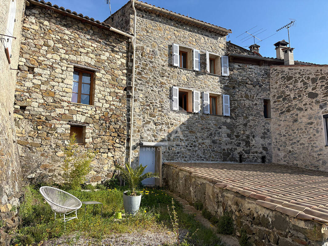 Maison à LA TOUR
