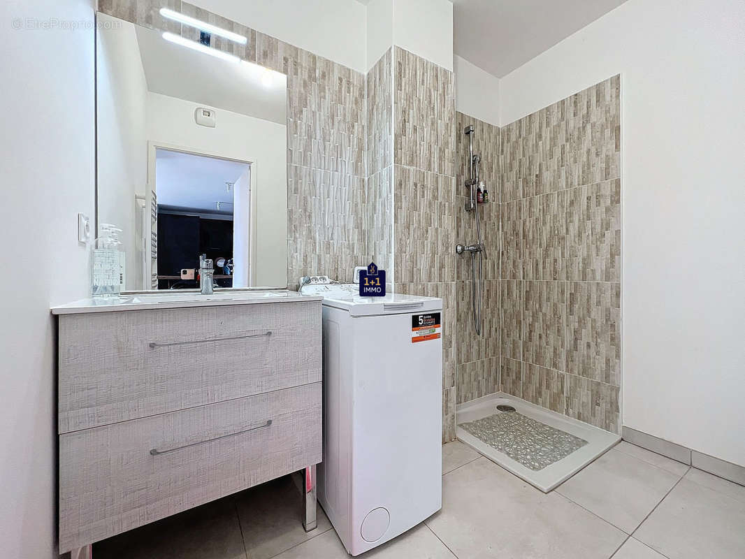 Appartement à ROQUEBRUNE-SUR-ARGENS