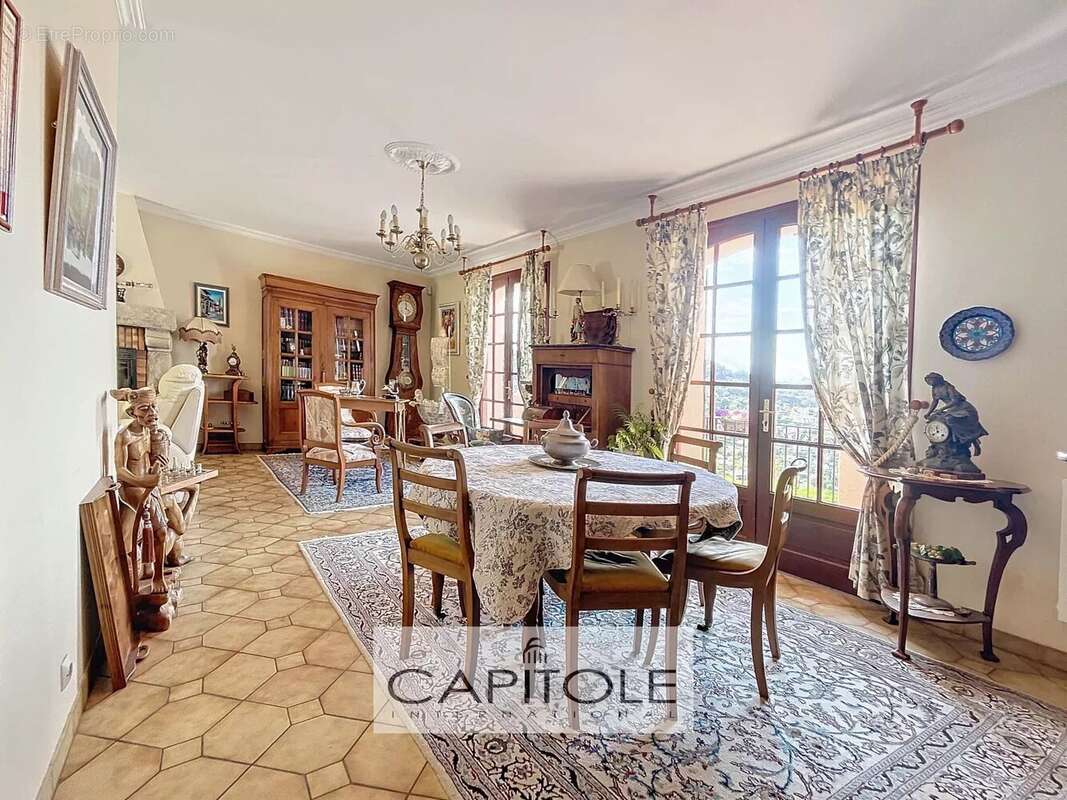 Maison à VALLAURIS