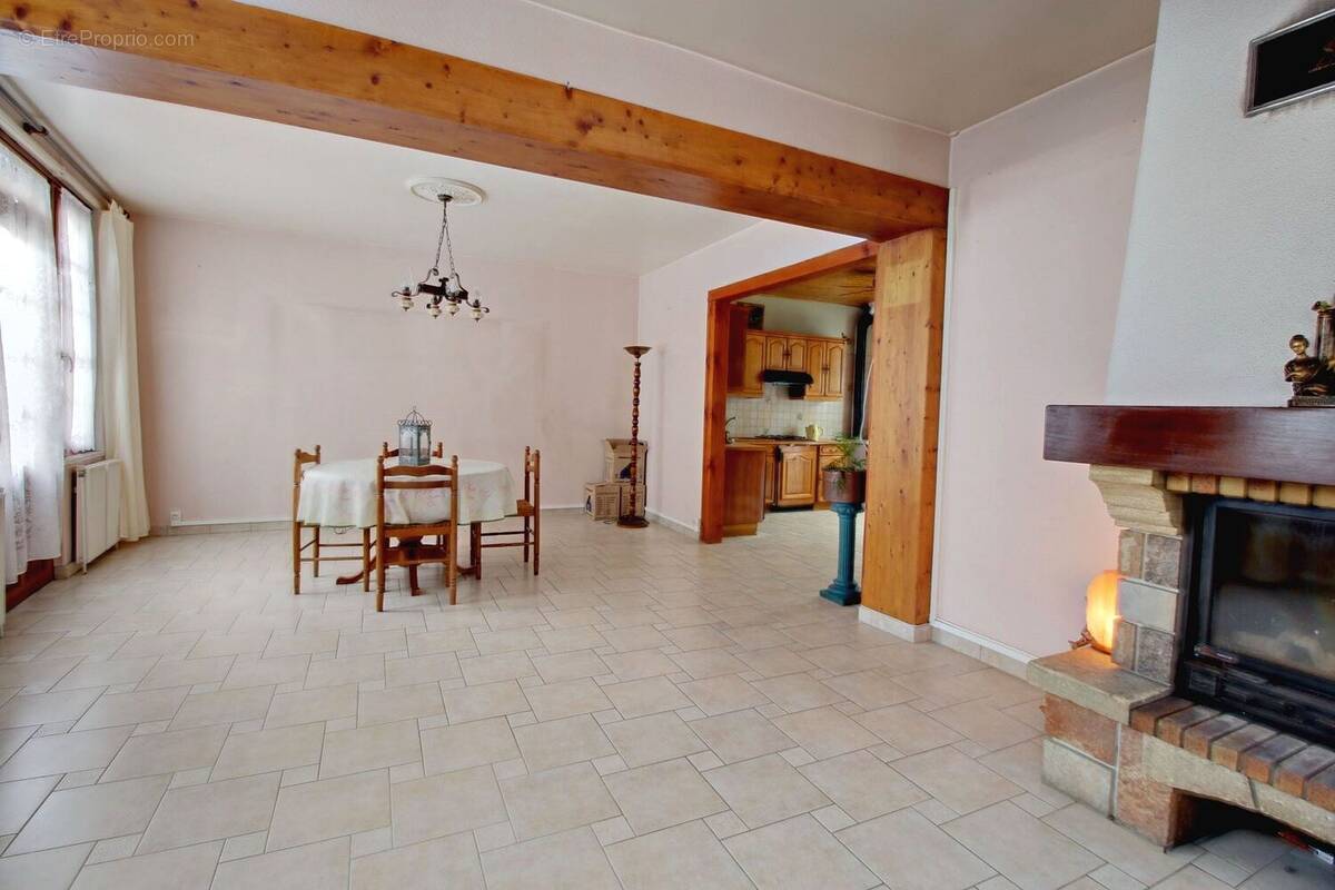 Maison à SAINT-ETIENNE-DU-ROUVRAY