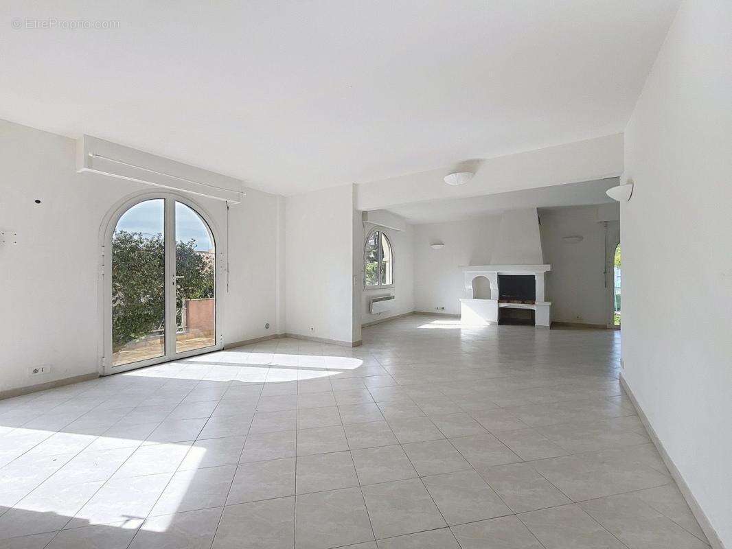 Maison à MOUGINS