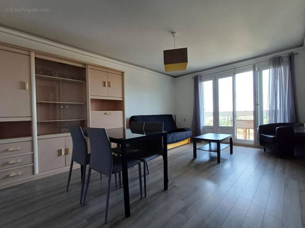Photo 1 - Appartement à OULLINS