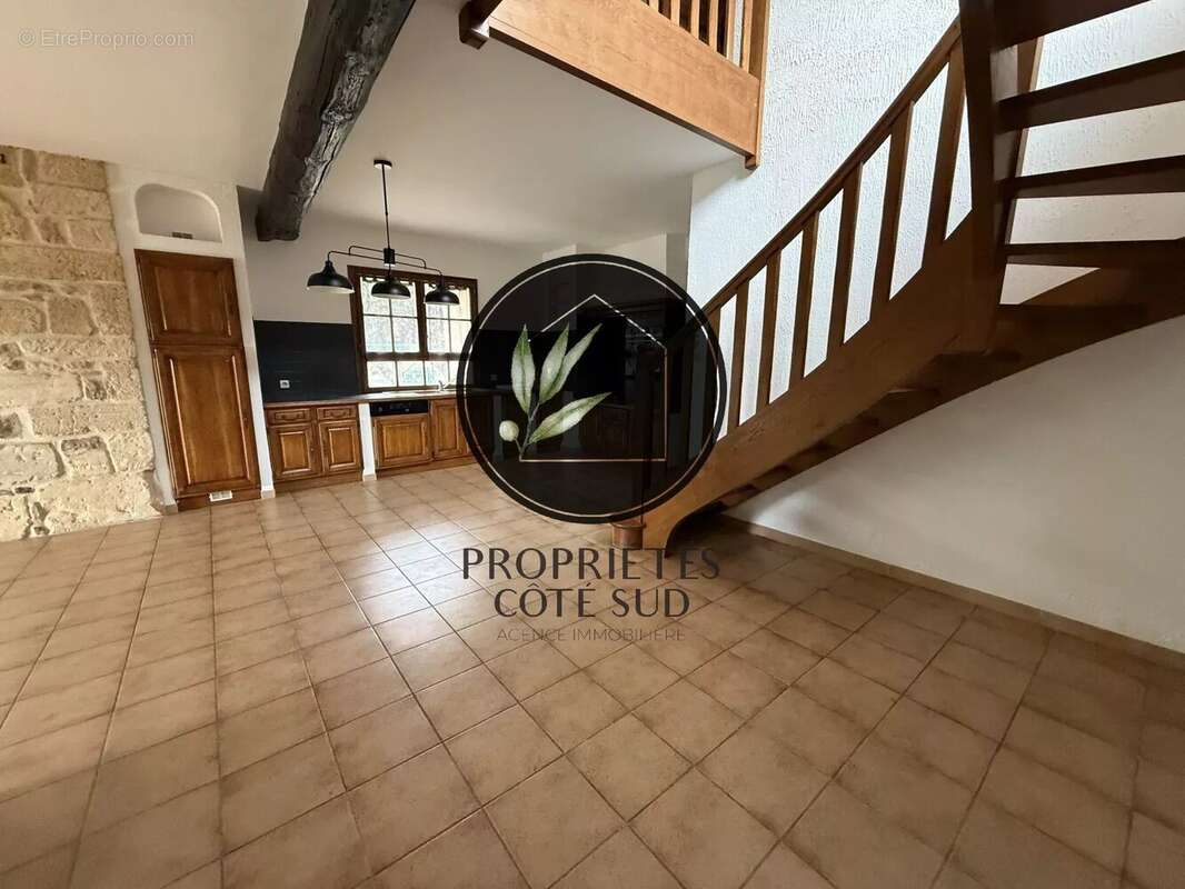 Maison à LAUDUN-L&#039;ARDOISE