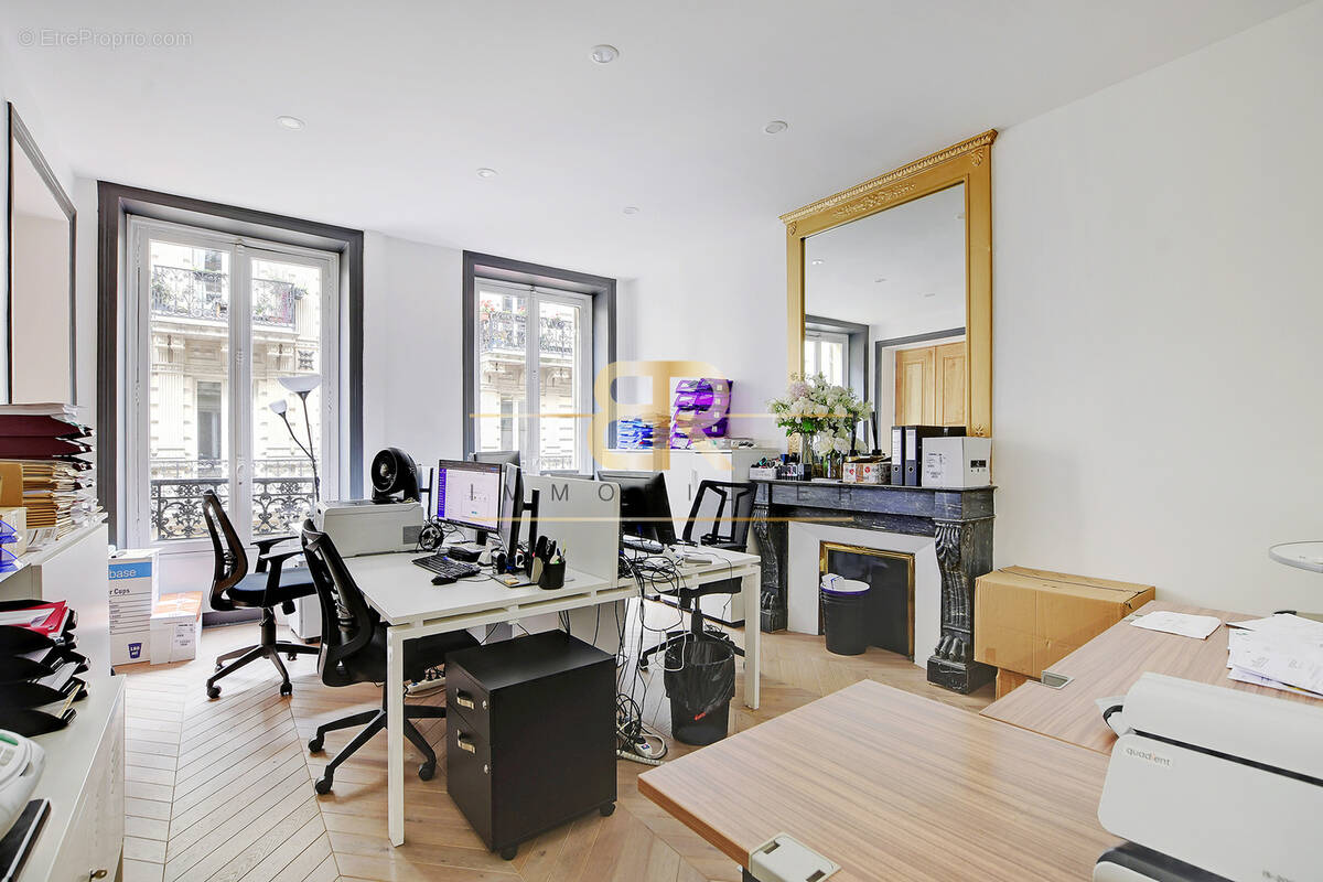 Appartement à PARIS-8E