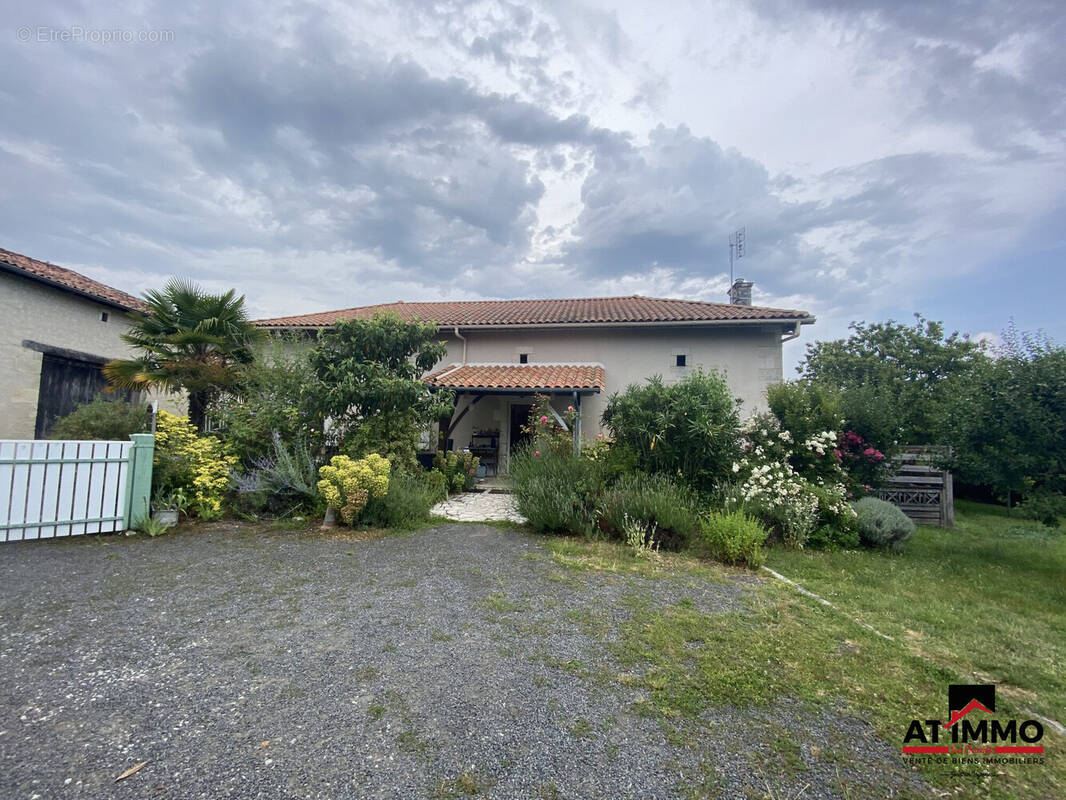 Maison à CHATIGNAC