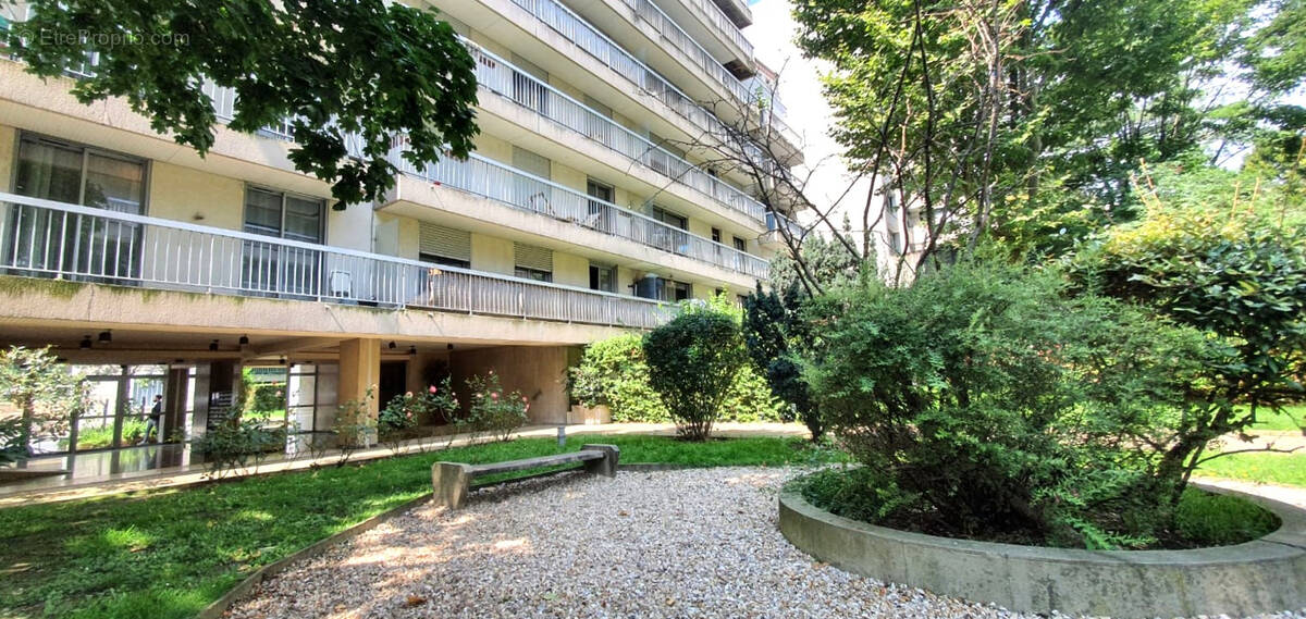 Appartement à PARIS-20E