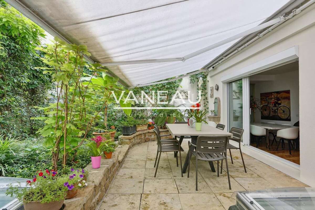 Appartement à PARIS-8E