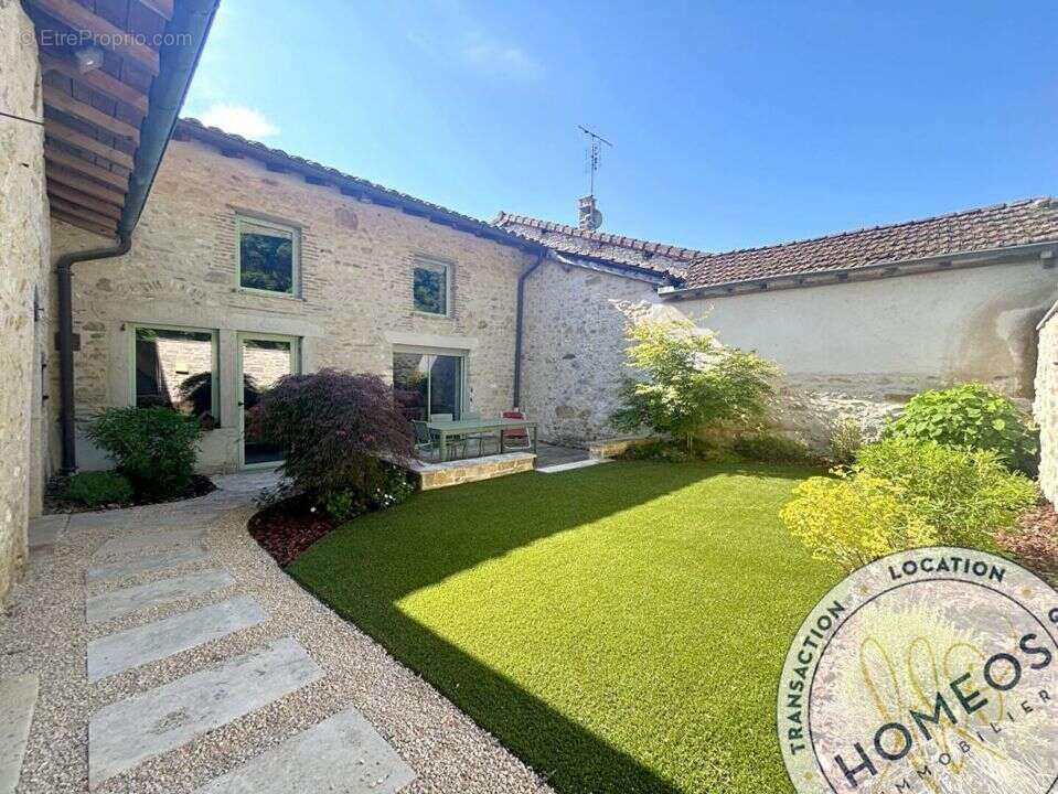 Maison à MEILLONNAS