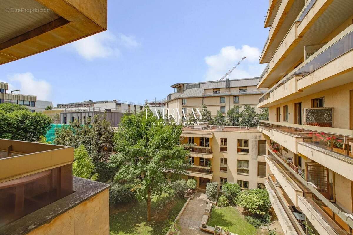 Appartement à PARIS-8E