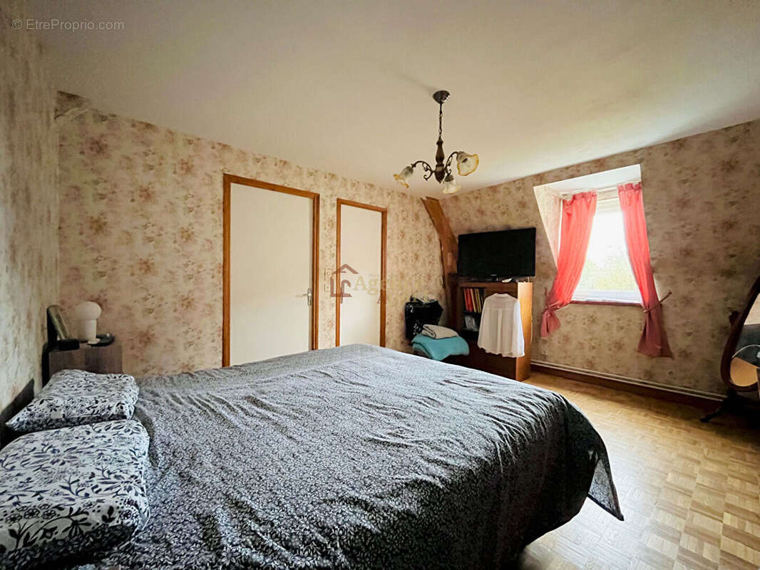 Maison à ARGENCES