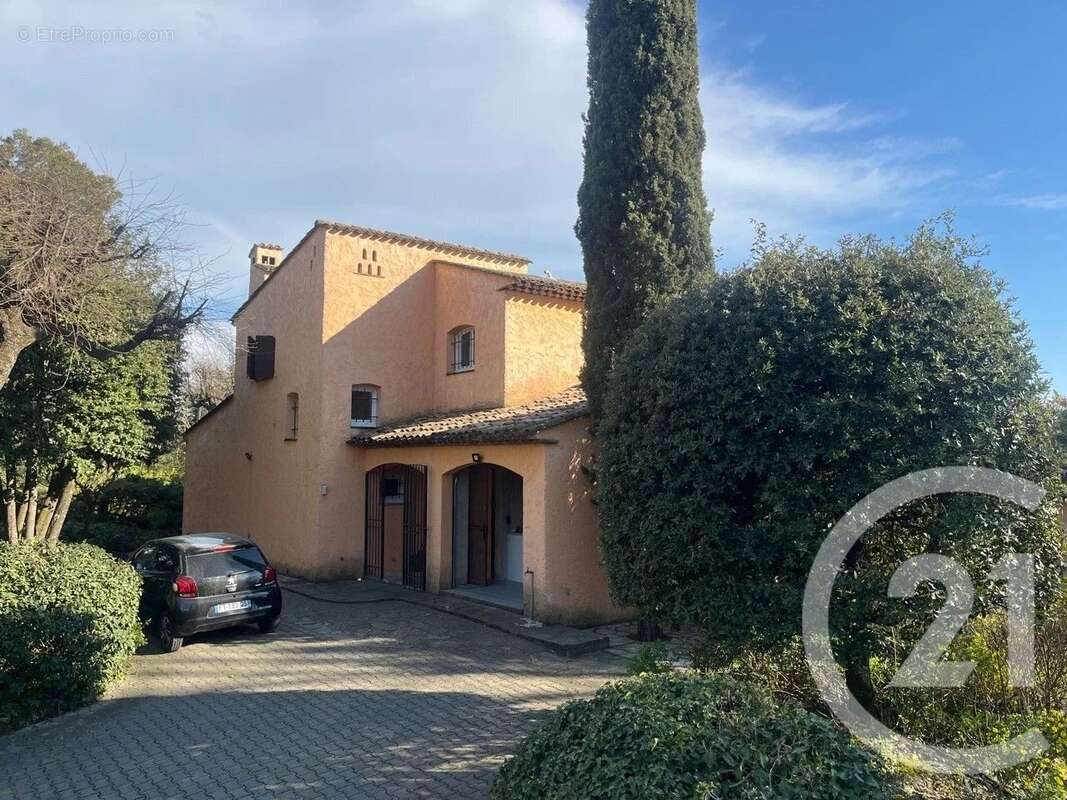 Maison à ROQUEFORT-LES-PINS