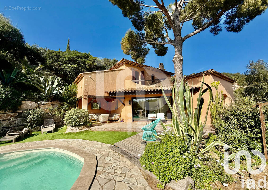Photo 1 - Maison à ROQUEBRUNE-SUR-ARGENS