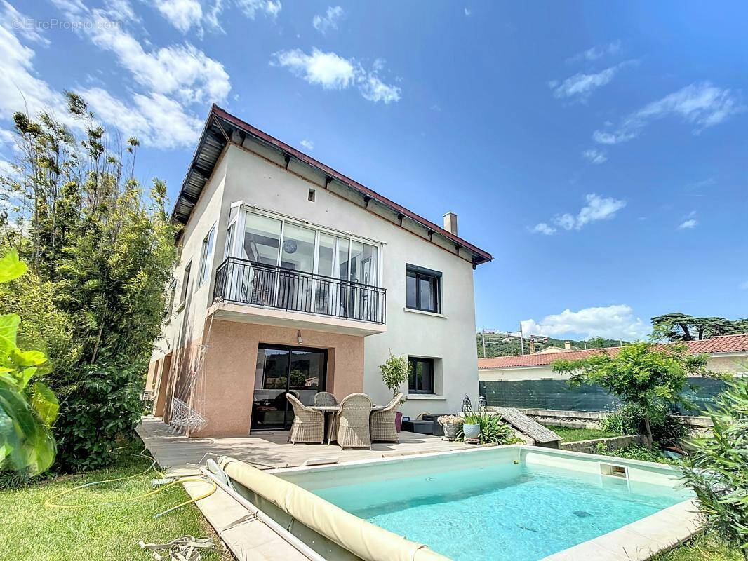 Maison à SAINT-JEAN-DE-MUZOLS