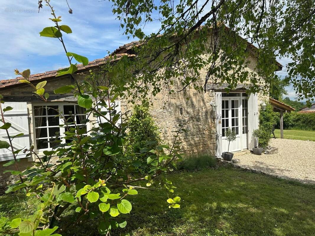 Maison à SALLES-LAVALETTE