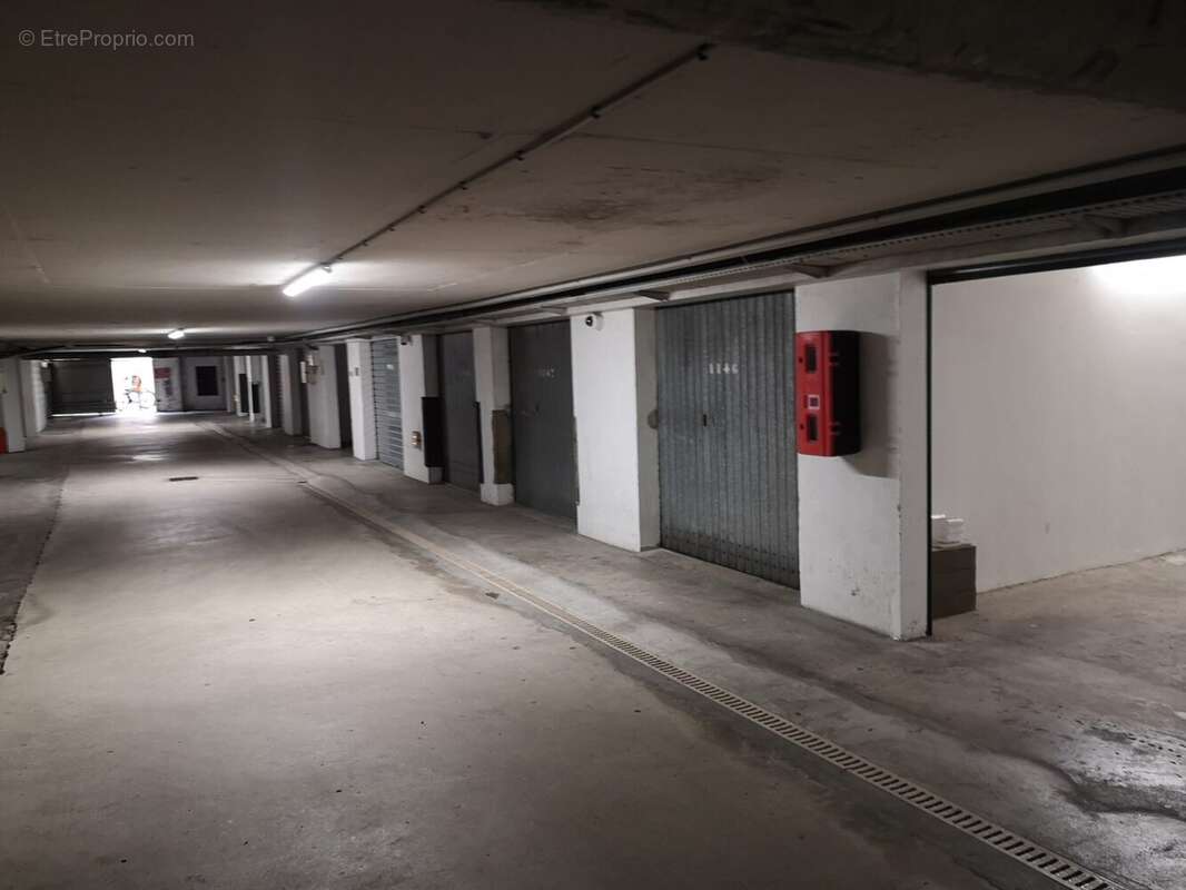 Parking à MANDELIEU-LA-NAPOULE